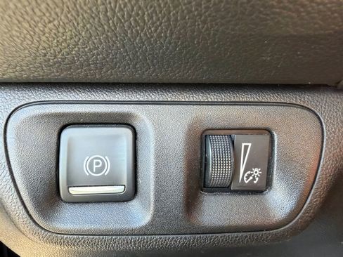 Used 2017 GMC Acadia Denali w/ Technology Package FWD image 21