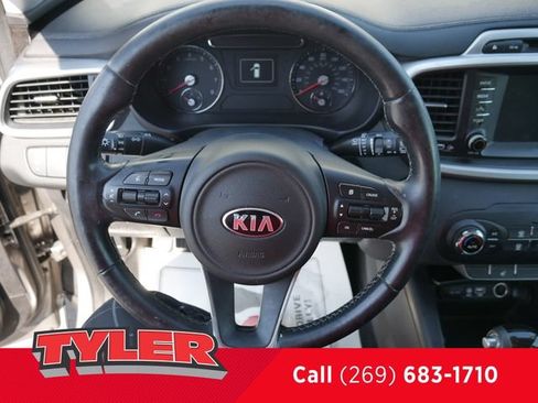 Used 2017 Kia Sorento FWD w/ LX Convenience Package image 27