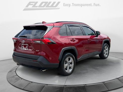 Used 2022 Toyota RAV4 XLE w/ Convenience Package FWD image 9