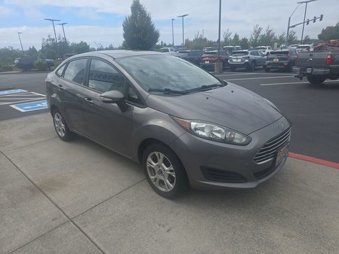 Used 2014 Ford Fiesta SE FWD image 6