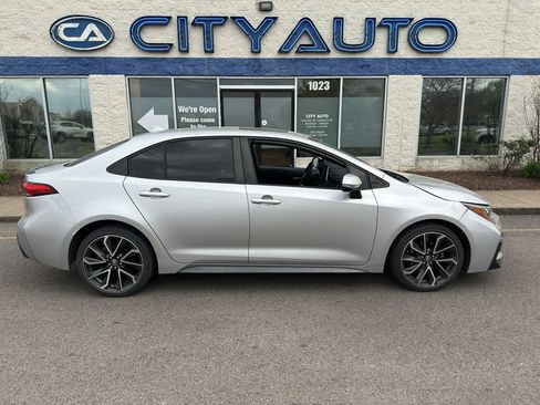 Used 2022 Toyota Corolla XSE image 3