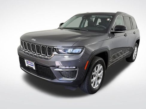 Used 2024 Jeep Grand Cherokee Limited w/ Trailer Tow Package AWD/4WD image 11