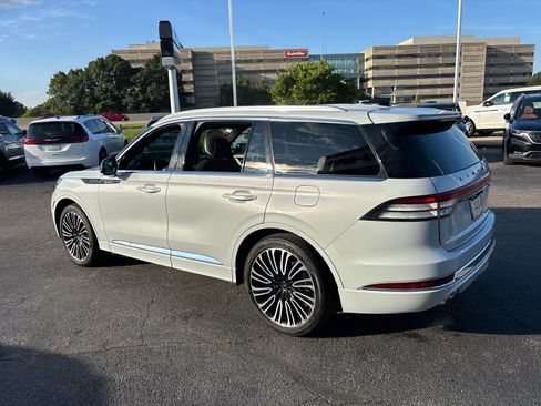 Certified 2025 Lincoln Aviator Black Label AWD/4WD image 5