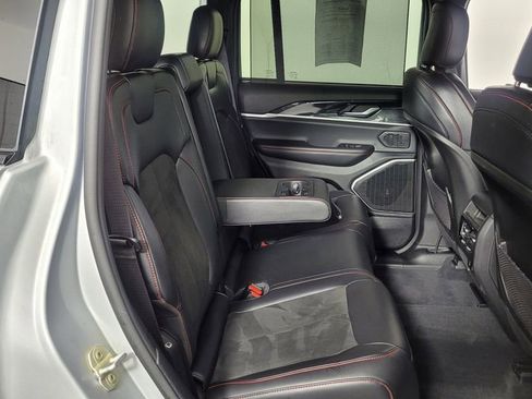 Used 2022 Jeep Grand Cherokee Trailhawk w/ Luxury Tech Group III image 35