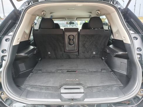Used 2017 Nissan Rogue SV FWD image 9