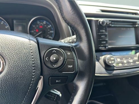 Used 2017 Toyota RAV4 XLE AWD/4WD image 18