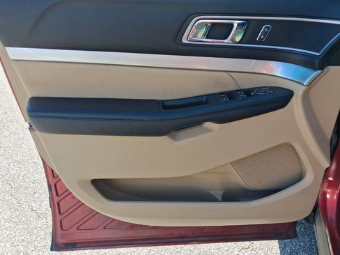 Used 2016 Ford Explorer XLT w/ Equipment Group 202A image 21