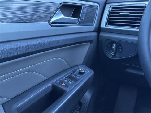 Used 2023 Volkswagen Atlas Cross Sport SE w/ Black Wheel Package image 39