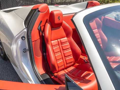 Used 2012 Ferrari 458 Spider RWD image 72