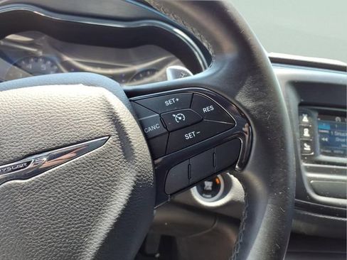 Used 2015 Chrysler 200 S FWD image 19