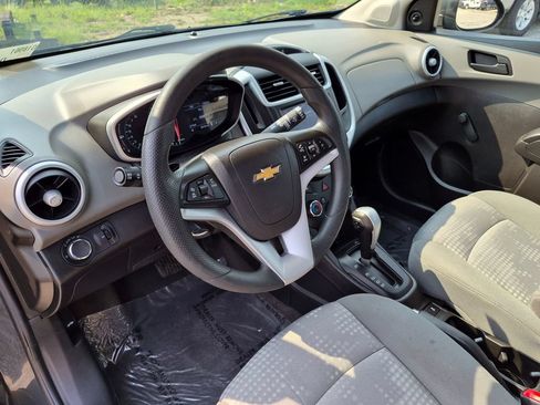 Used 2020 Chevrolet Sonic LT FWD image 33