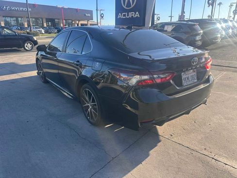 Used 2024 Toyota Camry SE image 3