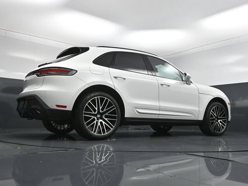 Certified 2025 Porsche Macan AWD/4WD image 26
