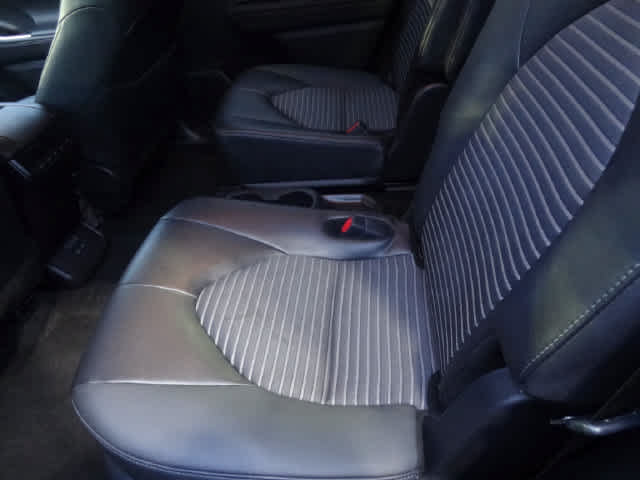 Used 2025 Toyota Highlander XSE AWD/4WD image 17