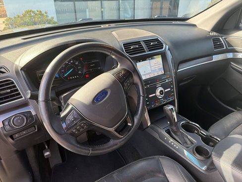 Used 2017 Ford Explorer Limited image 9