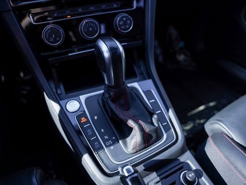 Used 2020 Volkswagen GTI SE image 22