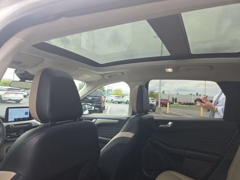 Used 2022 Ford Escape SEL w/ Technology Package AWD/4WD image 6