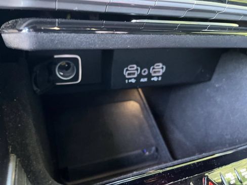 Used 2024 Jeep Wagoneer L Series II RWD image 21