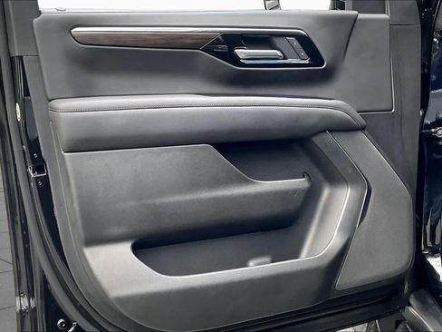 Used 2025 Chevrolet Tahoe LS RWD image 24