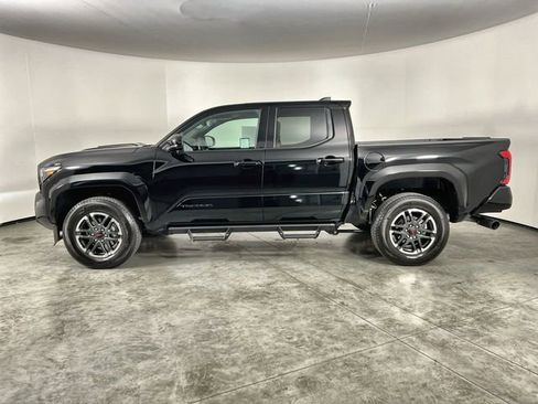 Used 2025 Toyota Tacoma TRD Sport image 5
