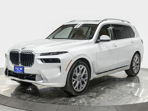 Used 2024 BMW X7 xDrive40i w/ Premium Package image 1