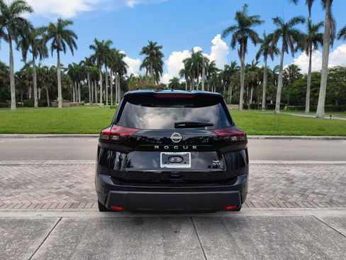 Used 2024 Nissan Rogue SV FWD image 17