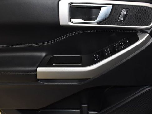 Used 2022 Ford Explorer XLT w/ Equipment Group 202A image 29