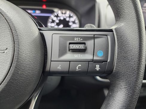 Used 2023 Nissan Rogue SV image 16