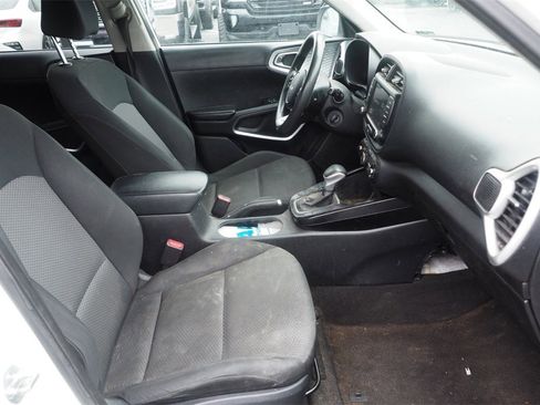 Used 2022 Kia Soul LX image 24