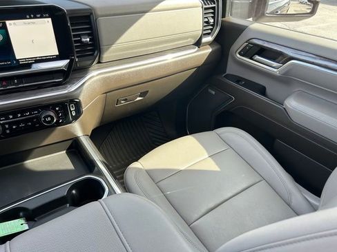 Used 2024 Chevrolet Silverado 2500 LTZ w/ LTZ Convenience Package image 15