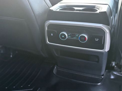 Used 2022 Ford Expedition XLT AWD/4WD image 16