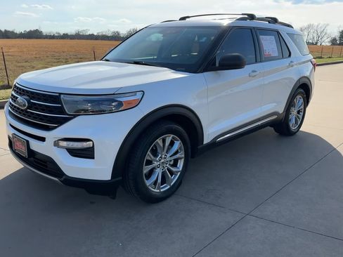 Used 2021 Ford Explorer XLT w/ Equipment Group 202A image 4