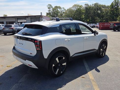 Used 2025 Nissan Kicks SR FWD image 11