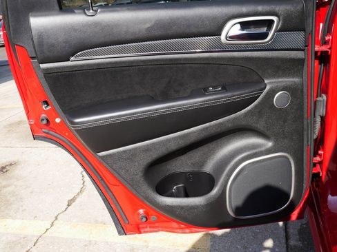 Used 2015 Jeep Grand Cherokee SRT w/ Luxury Group II image 28