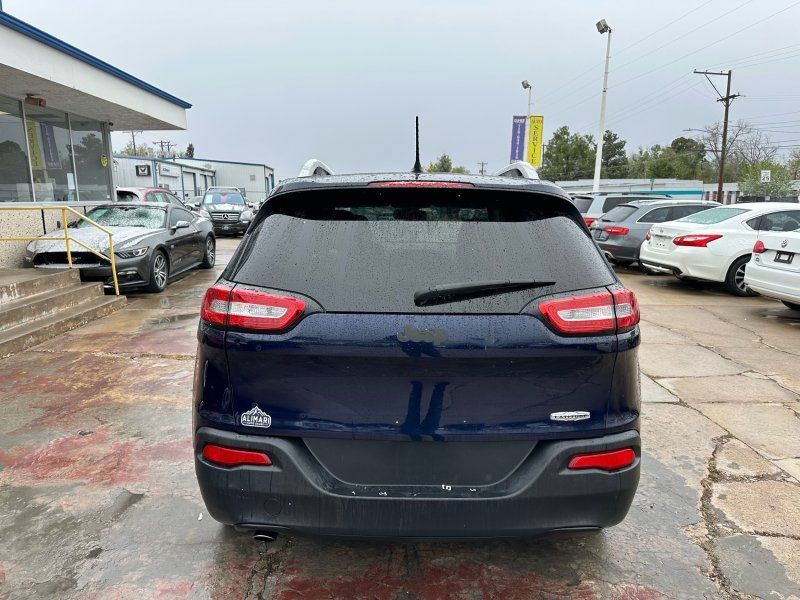 Used 2014 Jeep Cherokee Latitude w/ Cold Weather Group FWD image 6