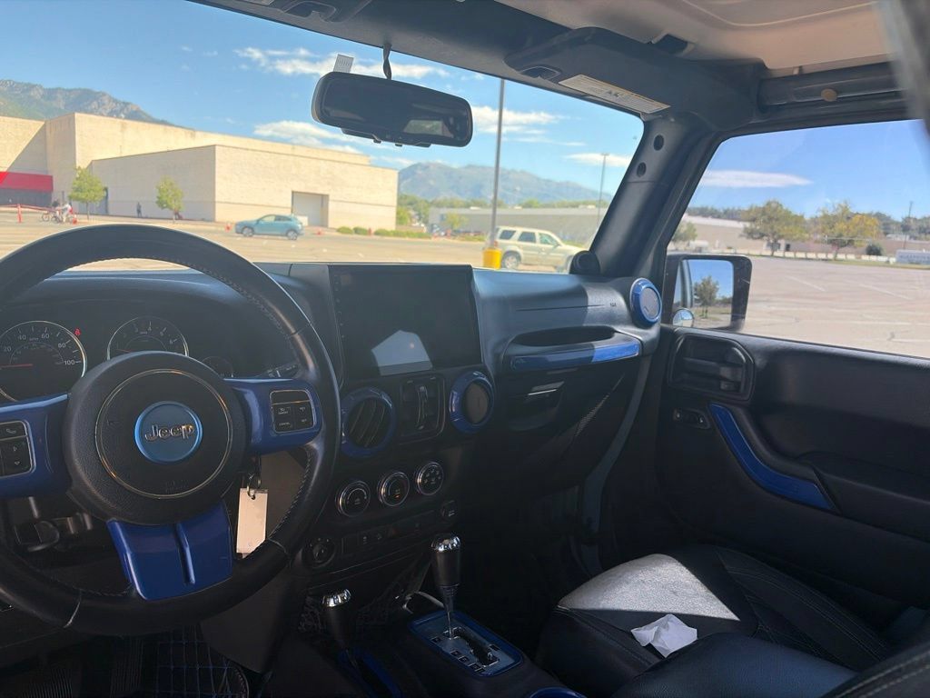 Used 2014 Jeep Wrangler Unlimited Rubicon w/ Connectivity Group AWD/4WD image 21