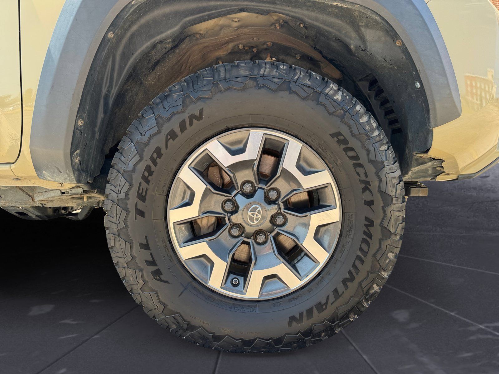 Used 2019 Toyota Tacoma TRD Off-Road AWD/4WD image 14