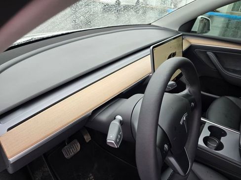 Used 2023 Tesla Model Y Long Range image 17