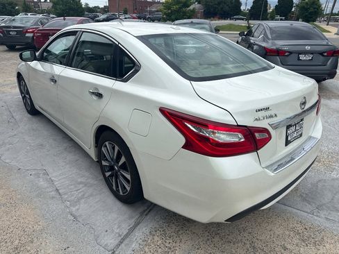 Used 2016 Nissan Altima 2.5 SL w/ 2.5 Technology w/LED Package FWD image 3
