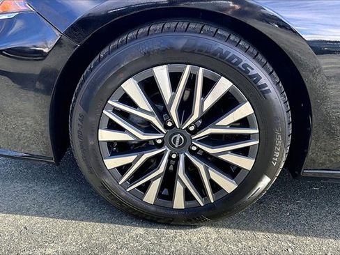 Used 2024 Nissan Altima 2.5 SV image 8