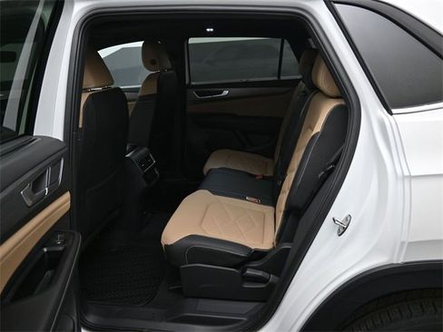 New 2026 Volkswagen Atlas Cross Sport SE image 11