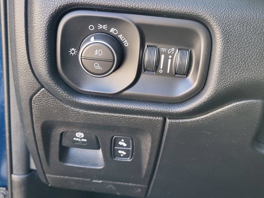 Used 2021 RAM 1500 Laramie w/ Laramie Southwest Edition AWD/4WD image 11