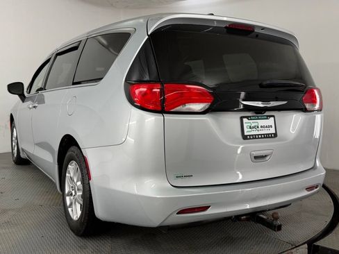 Used 2022 Chrysler Voyager LX FWD image 7