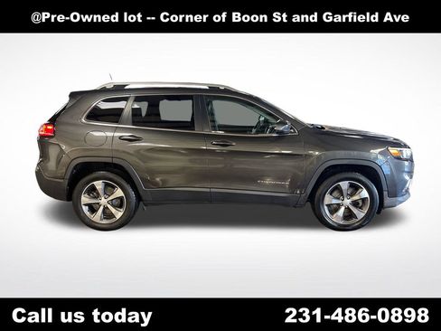 Used 2019 Jeep Cherokee Limited AWD/4WD image 6