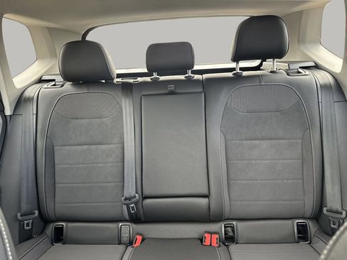 Used 2024 Volkswagen Taos SE image 11