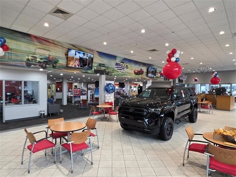 Used 2024 Chevrolet Colorado ZR2 w/ ZR2 Convenience Package III image 7