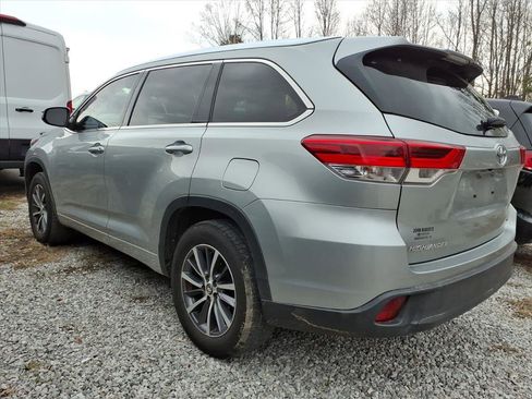 Used 2017 Toyota Highlander XLE image 2