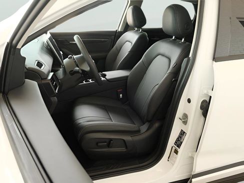 New 2025 VinFast VF 8 Eco AWD/4WD image 13