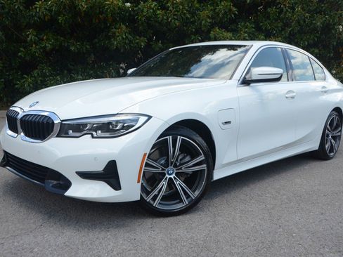 Used 2022 BMW 330e w/ Premium Package RWD image 7