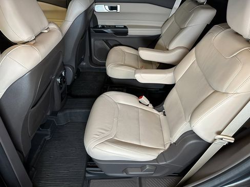 Used 2020 Ford Explorer Platinum w/ Premium Technology Package image 21